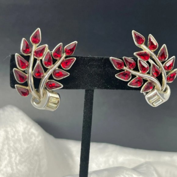 SIGNED CROWN TRIFARI Clip-On Earrings, Leaf Shaped Red Rhinestones Bezel Setting - Picture 2 of 8